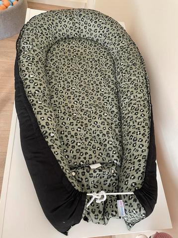 Mama loes baby nestje beschikbaar voor biedingen