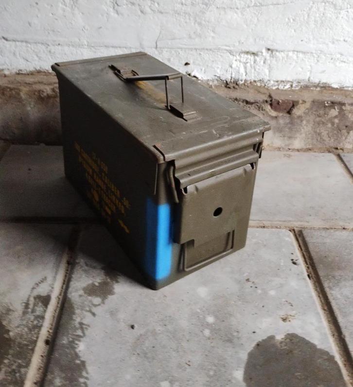 Metalen munitiekist ammo box  .50  munitie, Verzamelen, Militaria | Algemeen, Landmacht, Kist of Geocache, Nederland, Ophalen of Verzenden
