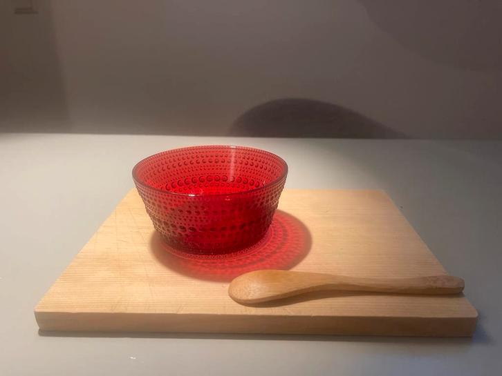 Iittala Kastehelmi Rood schaaltje - Zeldzaam!, Huis en Inrichting, Keuken | Servies, Gebruikt, Kom(men), Overige stijlen, Glas