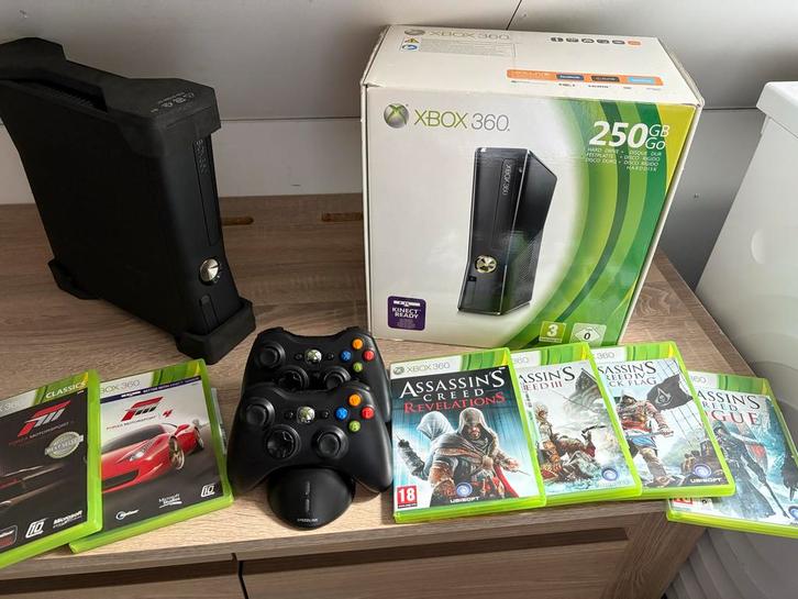 Xbox 360 250GB + 2 Oplaadbare Controllers + 6 Games, Spelcomputers en Games, Spelcomputers | Xbox 360, Zo goed als nieuw, 250 GB