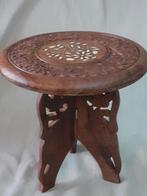 Houten Oosters tafeltje met siersnijwerk, Antiek en Kunst, Ophalen of Verzenden
