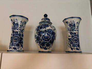 Delfs blauwe vazen beschikbaar voor biedingen
