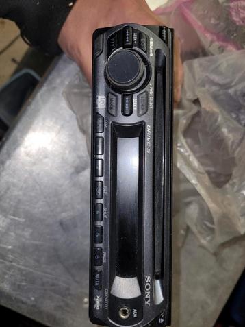 Sony xplod cdx gt111 met geschakelde parrot bluetooth beschikbaar voor biedingen