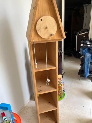 Uniek Kinderkastje / Boekenkast in de Vorm van een Klokhuis 