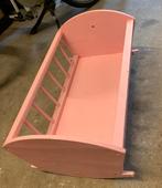 Roze Houten poppenwiegje, Kinderen en Baby's, Speelgoed | Poppen, Ophalen of Verzenden, Gebruikt