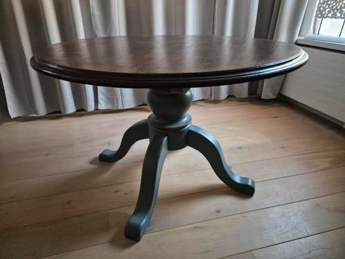 Mooie ronde salontafel,  gelakt en geverfd. Eikenhout., Huis en Inrichting, Tafels | Bijzettafels, Zo goed als nieuw, Rond, Hout