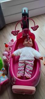 Poppen met bedje en kleertjes, Kinderen en Baby's, Speelgoed | Poppen, Ophalen, Gebruikt, Babypop