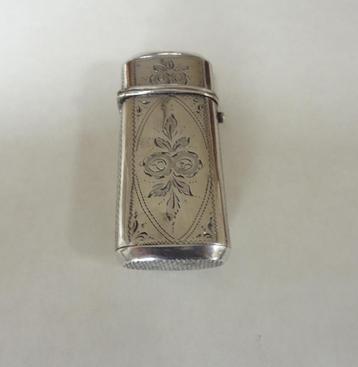 Tondeldoosje, antiek Hollands zilver, 65 euro. beschikbaar voor biedingen