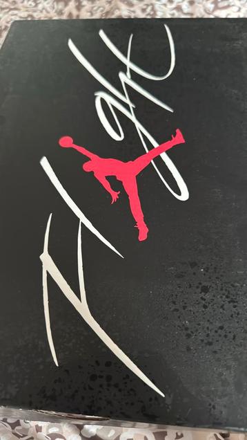 Jordan 4 Retro red white beschikbaar voor biedingen