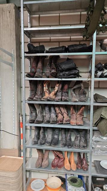 Lederen jassen cowboy laarzen gilets vintage  beschikbaar voor biedingen