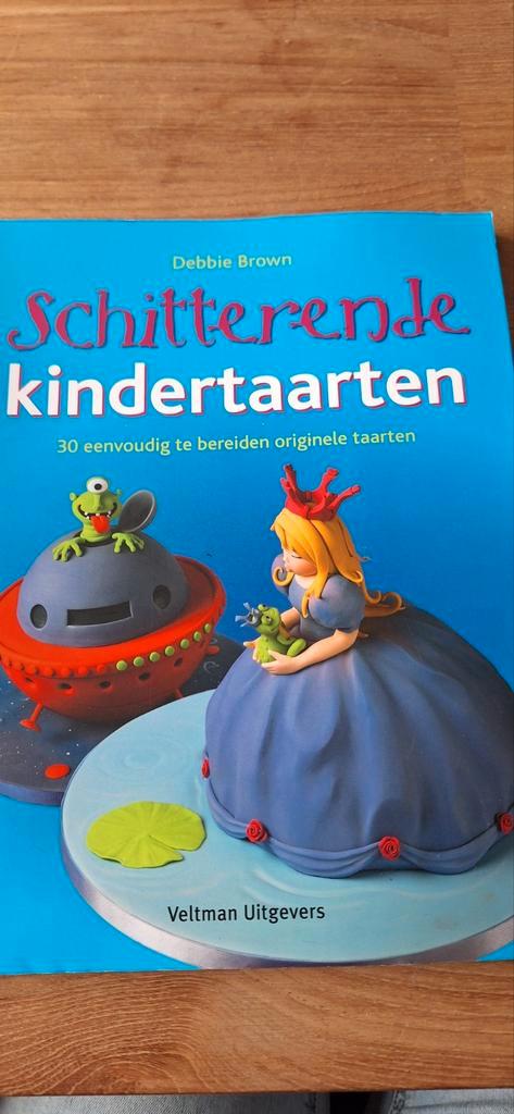 Debbie Brown - Schitterende kindertaarten, Boeken, Kookboeken, Zo goed als nieuw, Ophalen of Verzenden