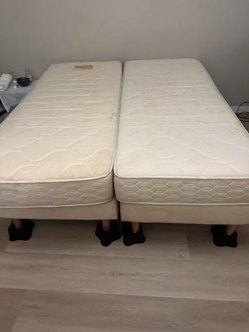 Boxspring 180 x 200 (incl matras) beschikbaar voor biedingen