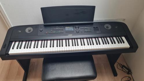 Yamaha DGX-670 B digitale piano incl. standaard en pedalen., Muziek en Instrumenten, Piano's, Zo goed als nieuw, Zwart, Ophalen