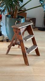 Vintage houten keukentrapje, Doe-het-zelf en Verbouw, Ladders en Trappen, Ophalen, Zo goed als nieuw, Minder dan 2 meter