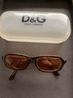 D&G zonnebril in doosje lichte glazen goede staat, Sieraden, Tassen en Uiterlijk, Zonnebrillen en Brillen | Dames, Ophalen of Verzenden
