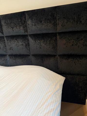 Luxe Croco Boxspring 200x200 met TV-lift beschikbaar voor biedingen