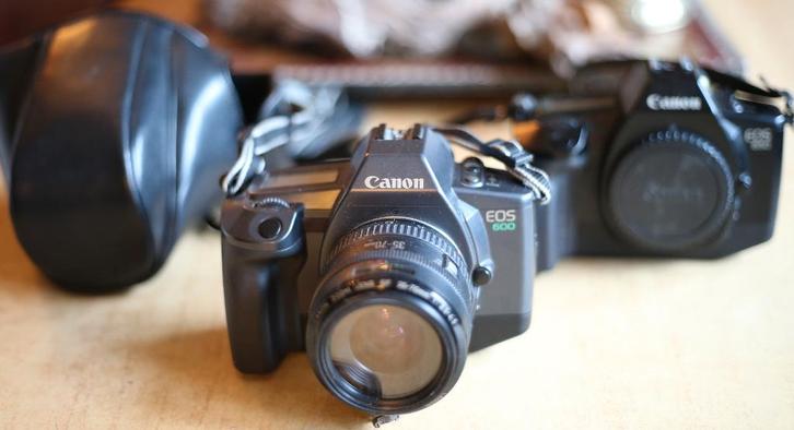 Body Canon EOS 600 & EOS 650 & Canon 35-70mm & paraattas, Audio, Tv en Foto, Fotocamera's Analoog, Gebruikt, Spiegelreflex, Canon