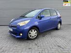 Toyota Verso-S 1.3 VVT-i Aspiration bouwjaar 2011 ( nw apk ), Voorwielaandrijving, Stof, Gebruikt, Zwart