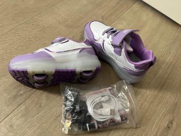 Rolschoenen maat 30 met lichtjes beschikbaar voor biedingen