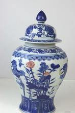 Grote blauw met rood gedecoreerde dekselvaas, Ophalen of Verzenden