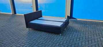 Mooie boxspring 140x200  beschikbaar voor biedingen