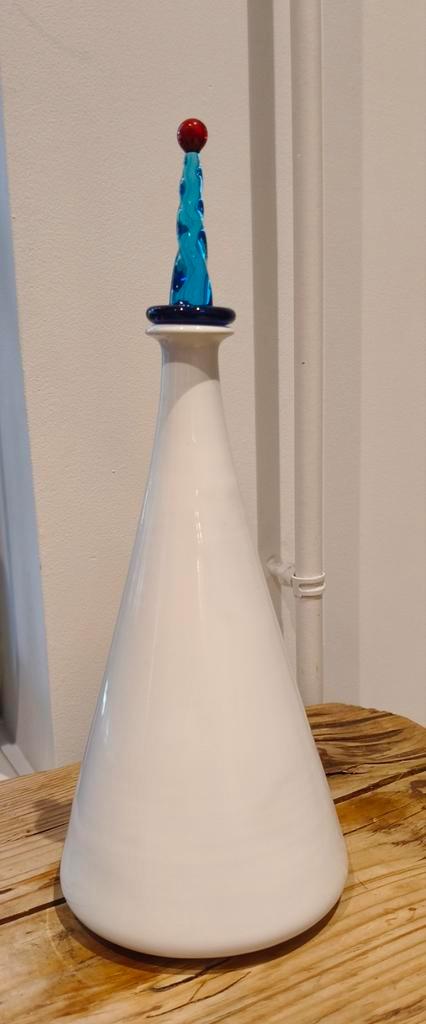 Design keramische fles  glazen stop – wit met blauw/rood, Antiek en Kunst, Antiek | Keramiek en Aardewerk, Ophalen