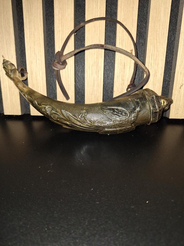 Antieke Kruitfles met Lederen Draagriem, Antiek en Kunst, Antiek | Gereedschap en Instrumenten, Ophalen of Verzenden