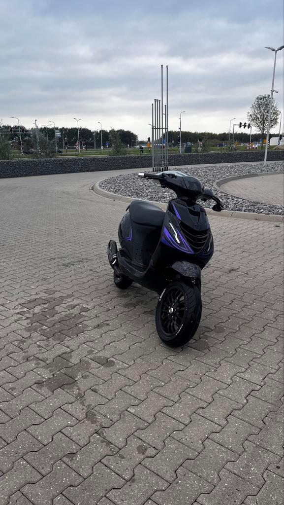 Frisse zip 2t 50cc !!WAARDEPEILING!!, Fietsen en Brommers, Scooters | Piaggio, Zo goed als nieuw, Zip, Tweetakt, Ophalen