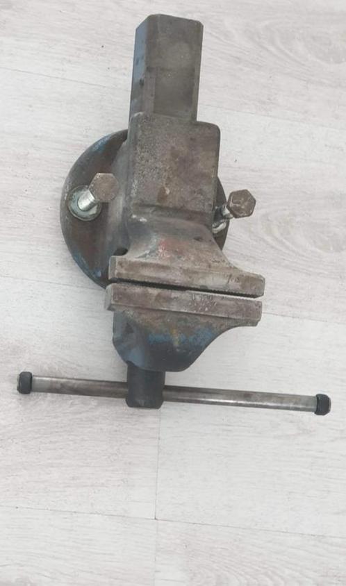 Aangeboden bankschroef, Antiek en Kunst, Antiek | Gereedschap en Instrumenten, Ophalen of Verzenden