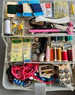 Naaidoos + inhoud naalden garen + doos knopen veters, Ophalen of Verzenden, Zo goed als nieuw, Lockmachine, Overige merken