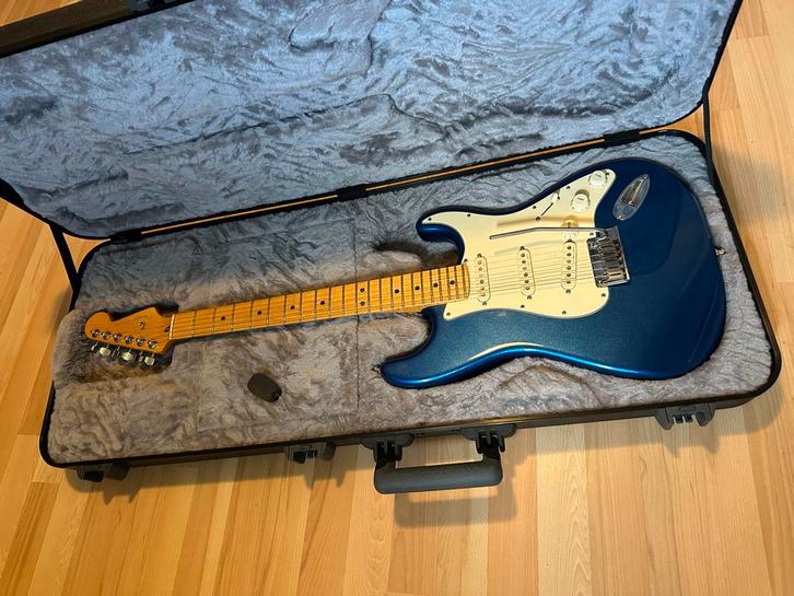 Fender American Ultra Stratocaster MN Cobra Blue, Muziek en Instrumenten, Snaarinstrumenten | Gitaren | Elektrisch, Zo goed als nieuw