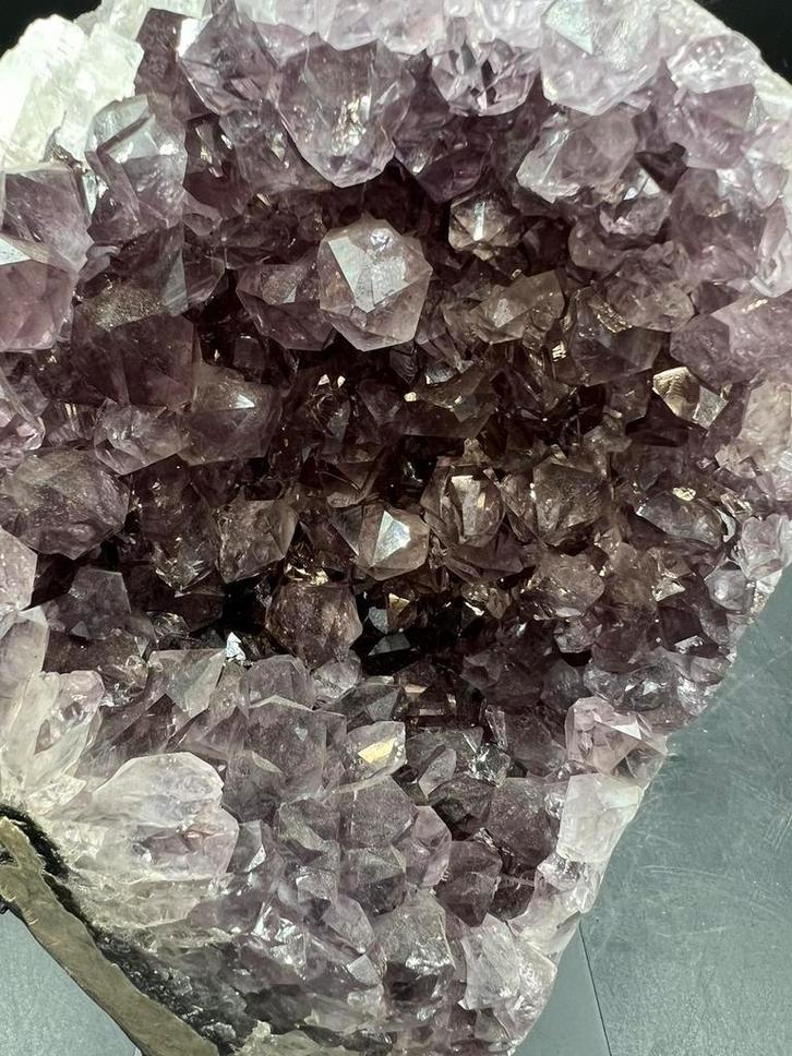 Amethist op stalen voet 6.3 Kg, Verzamelen, Mineralen en Fossielen, Ophalen of Verzenden