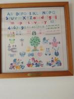 Geborduurd ABC op linnen in een mooie lijst., Ophalen of Verzenden, Zo goed als nieuw, Wanddecoratie