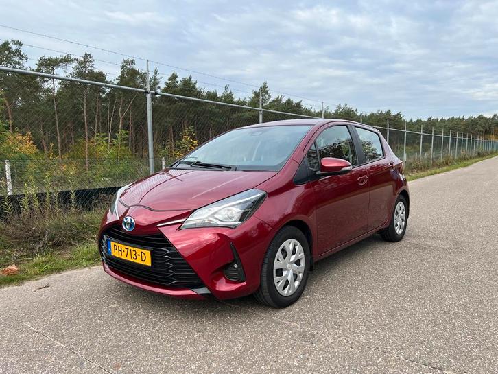 Toyota Yaris 1.5 Hybrid Aspiration 2017 Rood. LED. NAP!, Auto's, Toyota, Particulier, Yaris, ABS, Achteruitrijcamera, Airbags