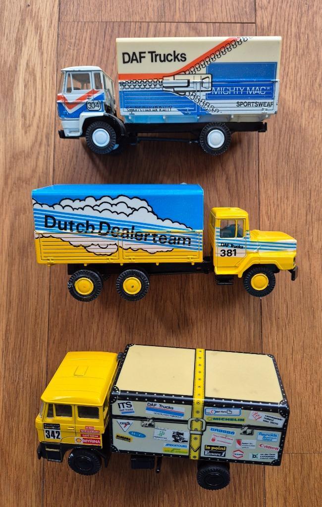 Dakar DAF klassieke set van 3 trucks, Hobby en Vrije tijd, Modelauto's | 1:50, Zo goed als nieuw, Bus of Vrachtwagen, Lion Toys