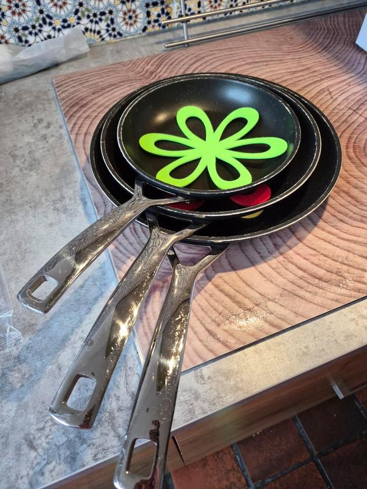 Le Creuset Koekenpannen Set, inclusief wok, Huis en Inrichting, Keuken | Potten en Pannen, Gebruikt, Koekenpan of Braadpan, Rvs