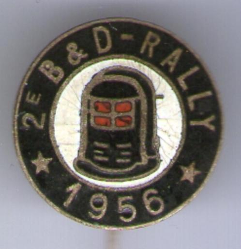 2e B&D - Rally 1956 email op zilverkl kachel speld ( H_029 ), Verzamelen, Speldjes, Pins en Buttons, Nieuw, Speldje of Pin, Merk