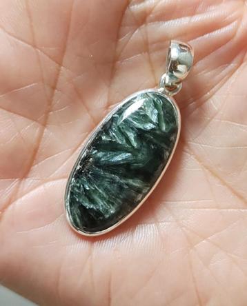 zilveren hanger met natuurlijke Serafiniet steen zilver 925 beschikbaar voor biedingen