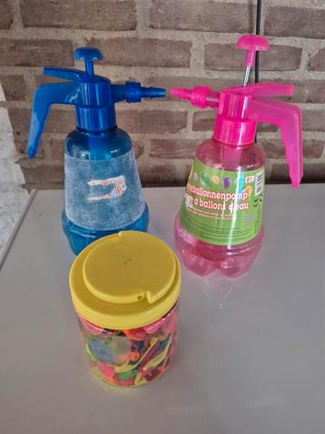 Set met waterballonnen, 2 waterballon pompen roze en blauw beschikbaar voor biedingen