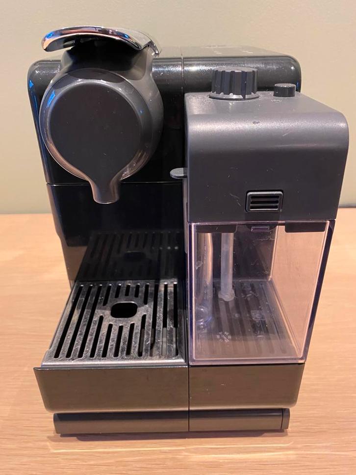 DeLonghi Lattissima Touch, Witgoed en Apparatuur, Koffiezetapparaten, Gebruikt, Koffiepads en cups, Espresso apparaat, 1 kopje