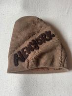 Warme bruine muts met geborduurde NewYork, Ophalen of Verzenden, Nieuw, Overige maten, Muts