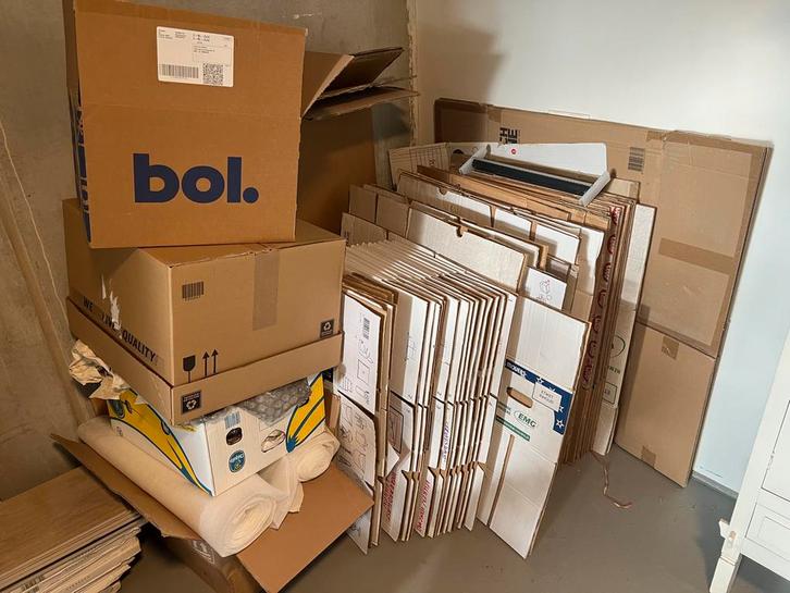 Grote partij verhuisdozen + inpakmateriaal, Doe-het-zelf en Verbouw, Kratten en Dozen, Gebruikt, Doos, 50 tot 75 cm, 35 tot 50 cm