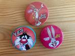 3 kleine buttons Bugs Bunny en Silvester, Ophalen of Verzenden, Gebruikt, Figuurtje, Button