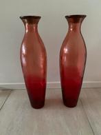 2 rode fles vazen, Huis en Inrichting, Woonaccessoires | Vazen, Ophalen, Gebruikt, Glas, Minder dan 50 cm