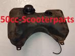 Benzinetank Peugeot Speedfight 2 Origineel 746784 gebruikt, Ophalen of Verzenden, 50ccscooterparts, Info@50cc-scooterparts.nl