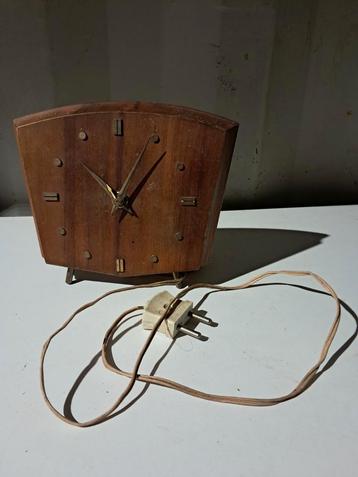 Vintage Houten Tafelklok beschikbaar voor biedingen