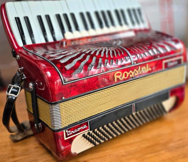Rossini accordeon..... Rossini ancona, Muziek en Instrumenten, Accordeons, Zo goed als nieuw, Toetsaccordeon, 120-bas, Overige merken