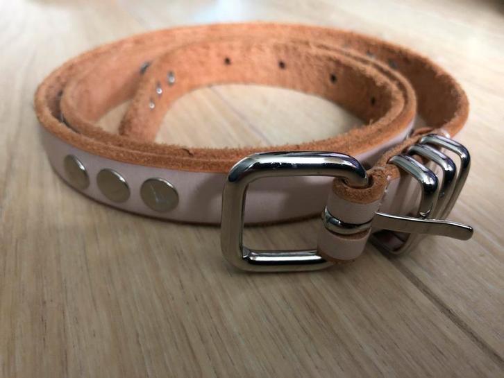 NIEUW mooie riem met studs nude, Kleding | Dames, Riemen en Ceinturen, Nieuw, Tailleriem, 90 tot 100 cm, Minder dan 3 cm, Overige kleuren