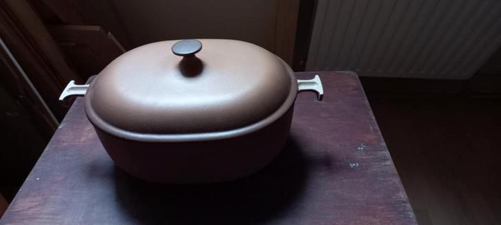 Le Creuset braadpan van Enzo Mari 33cm gietijzer goede staat, Huis en Inrichting, Keuken | Potten en Pannen, Zo goed als nieuw