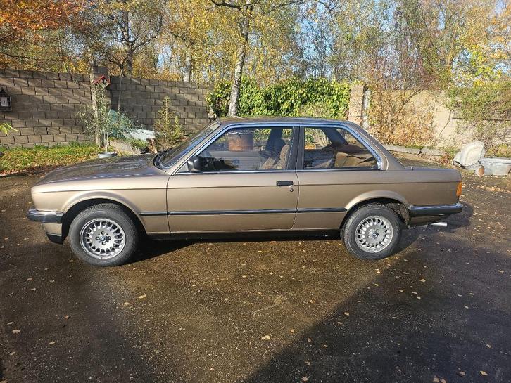 BMW 3-Serie 1.8 316 1985 Beige, Auto's, BMW, Particulier, 3-Serie, Elektrische buitenspiegels, Lichtmetalen velgen, Metallic lak